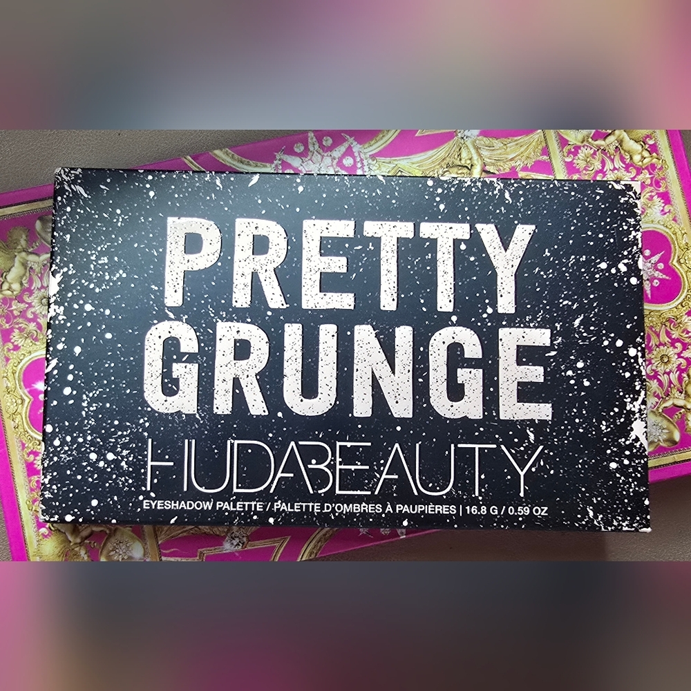 HUDA BEAUTY Pretty Grunge Eyeshadow Palette